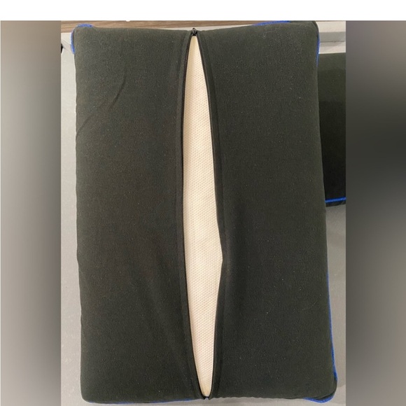 2 Sealy memory foam Black Pillow - Picture 7 of 7